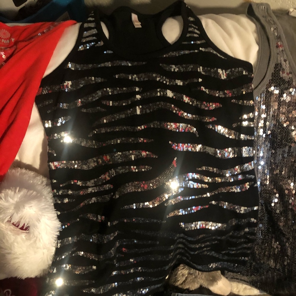 A black tank top.